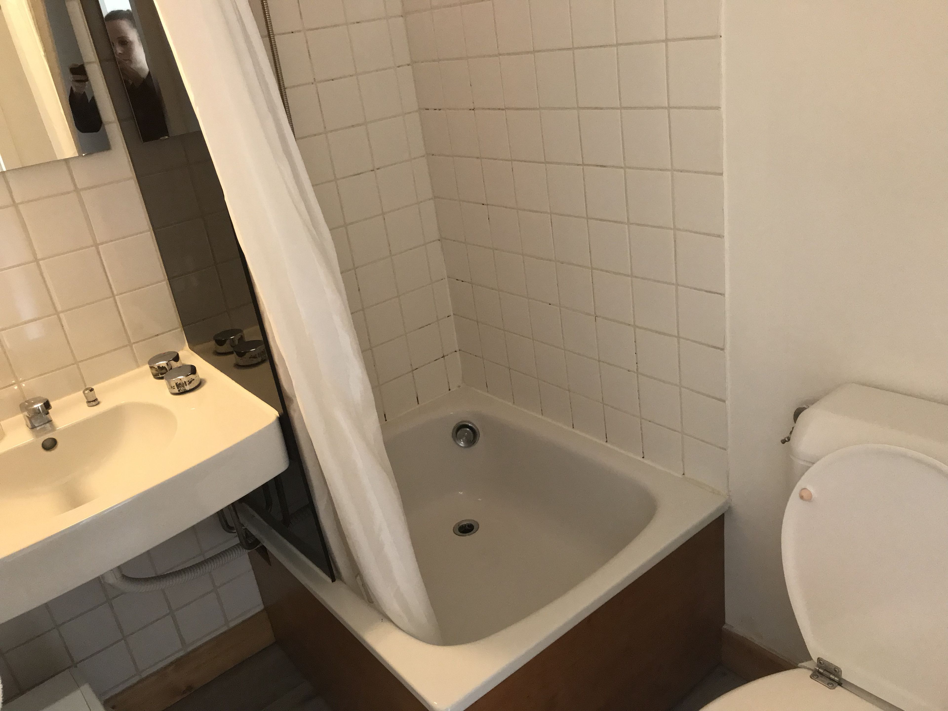 bathroom | free toiletries, hair dryer, towels