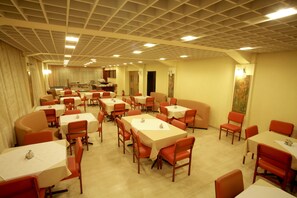 Daily continental breakfast (EUR 8 per person)