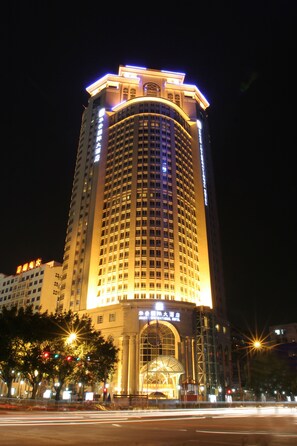 Front of property - evening/night - Huaan International Hotel (Shenzhen)