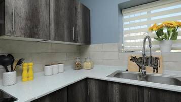 Deluxe Double Room | Desk, iron/ironing board, free WiFi, bed sheets