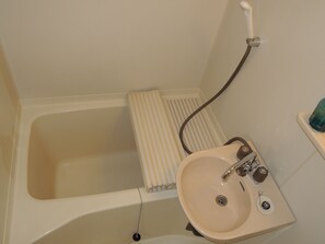 Bañera y ducha independientes, artículos de tocador gratuitos