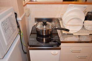 Fridge, microwave, stovetop - ADACHI TERRACE (Osaka)