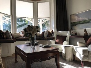 Khu tiếp khách ở sảnh