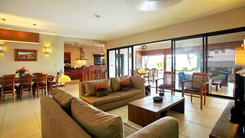 Televisi layar datar 40-inci dengan saluran TV kabel dan TV