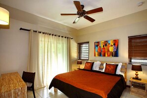 4 bedrooms, in-room safe, desk, laptop workspace - Villa Salines (Black River)