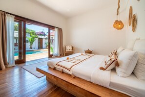 2 habitaciones, caja de seguridad en la habitación y escritorio