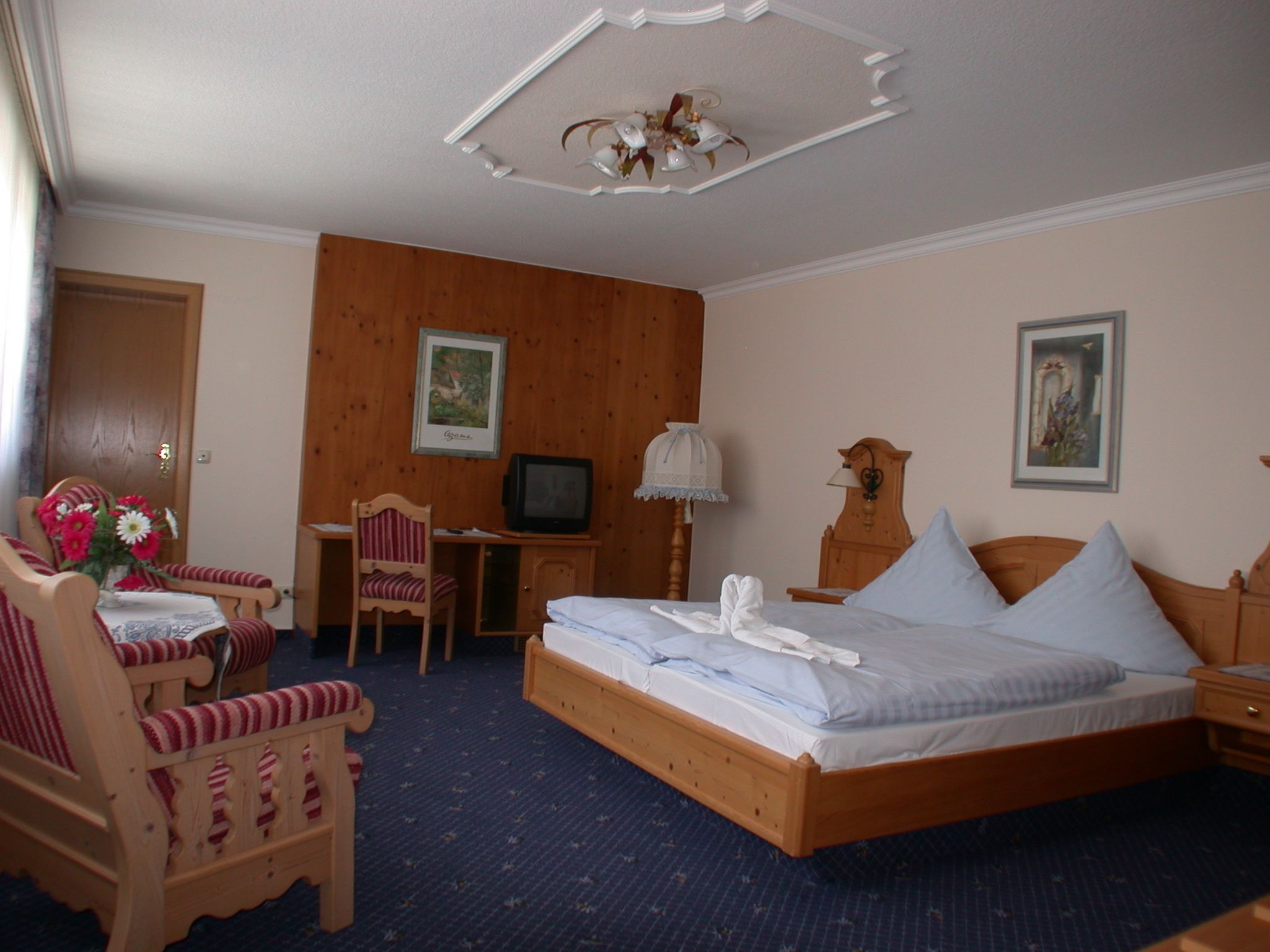 double room | in-room safe, desk, cots/infant beds, free wifi