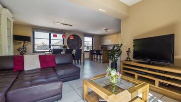 Apartment | 2 bedrooms, desk, blackout curtains, free WiFi