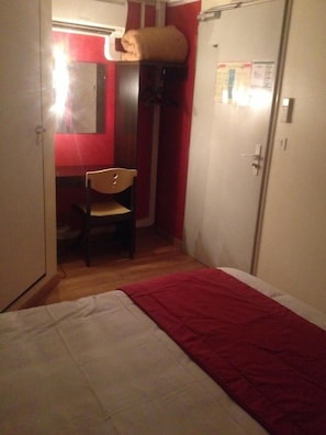 Free WiFi, bed sheets