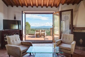TV - SacroFanum, panoramic Villa  (Scrofiano)
