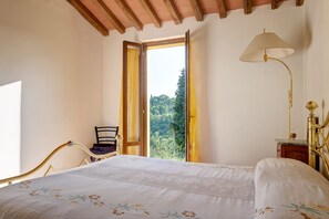 2 bedrooms, desk, internet, bed sheets - SacroFanum, panoramic Villa  (Scrofiano)