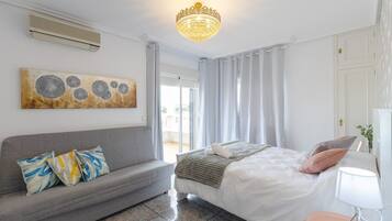 6 slaapkamers, een strijkplank/strijkijzer, wifi, beddengoed