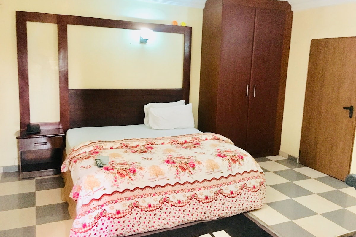 Presidential Suite | In-room safe, desk, free WiFi, bed sheets