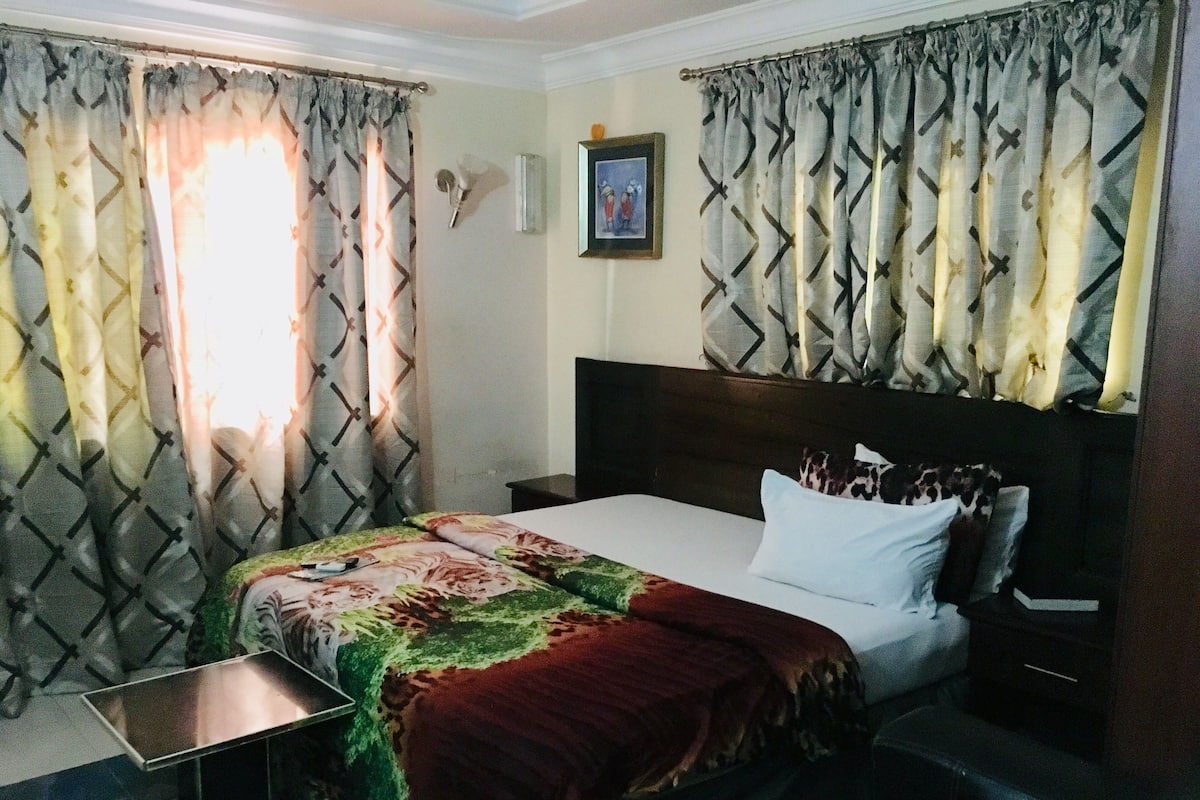 Standard Room | In-room safe, desk, free WiFi, bed sheets