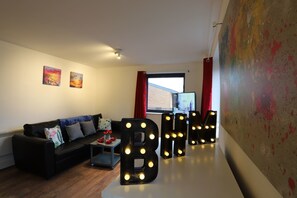 Premier Apartment, 2 Bedrooms | Living room - ICC Arena Fiveways Central Apartment (Birmingham)