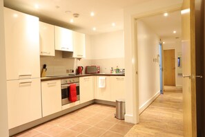 Departamento Premier, 2 habitaciones | Cocina privada | Tetera eléctrica 