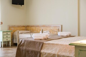 Desk, free cribs/infant beds, free WiFi - Olimpo B&B (Giurdignano)