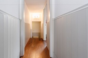 Hallway - Vauxhall Park Views - 2 Bed Flat by BaseToGo (London)