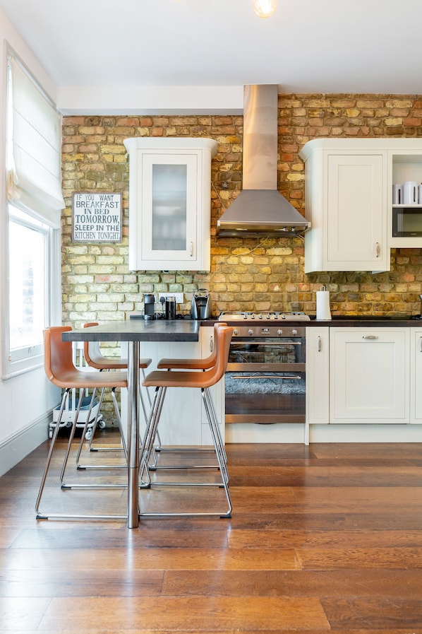 Apartment, 2 Bedrooms | Private kitchen | Full-sized fridge, microwave, oven, stovetop