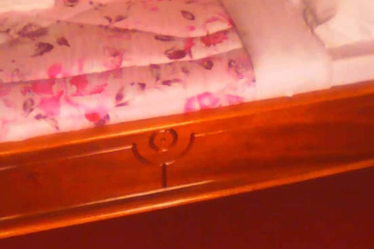 Quarto casal luxo, 1 cama King, para fumantes | Escrivaninha, Wi-Fi de cortesia, roupa de cama
