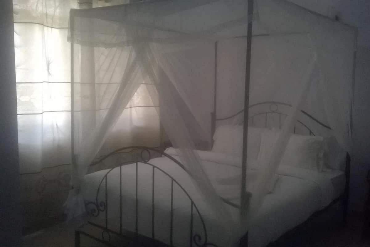 Escrivaninha, Wi-Fi de cortesia, roupa de cama