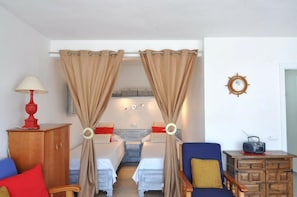 2 chambres, fer et planche Ă repasser