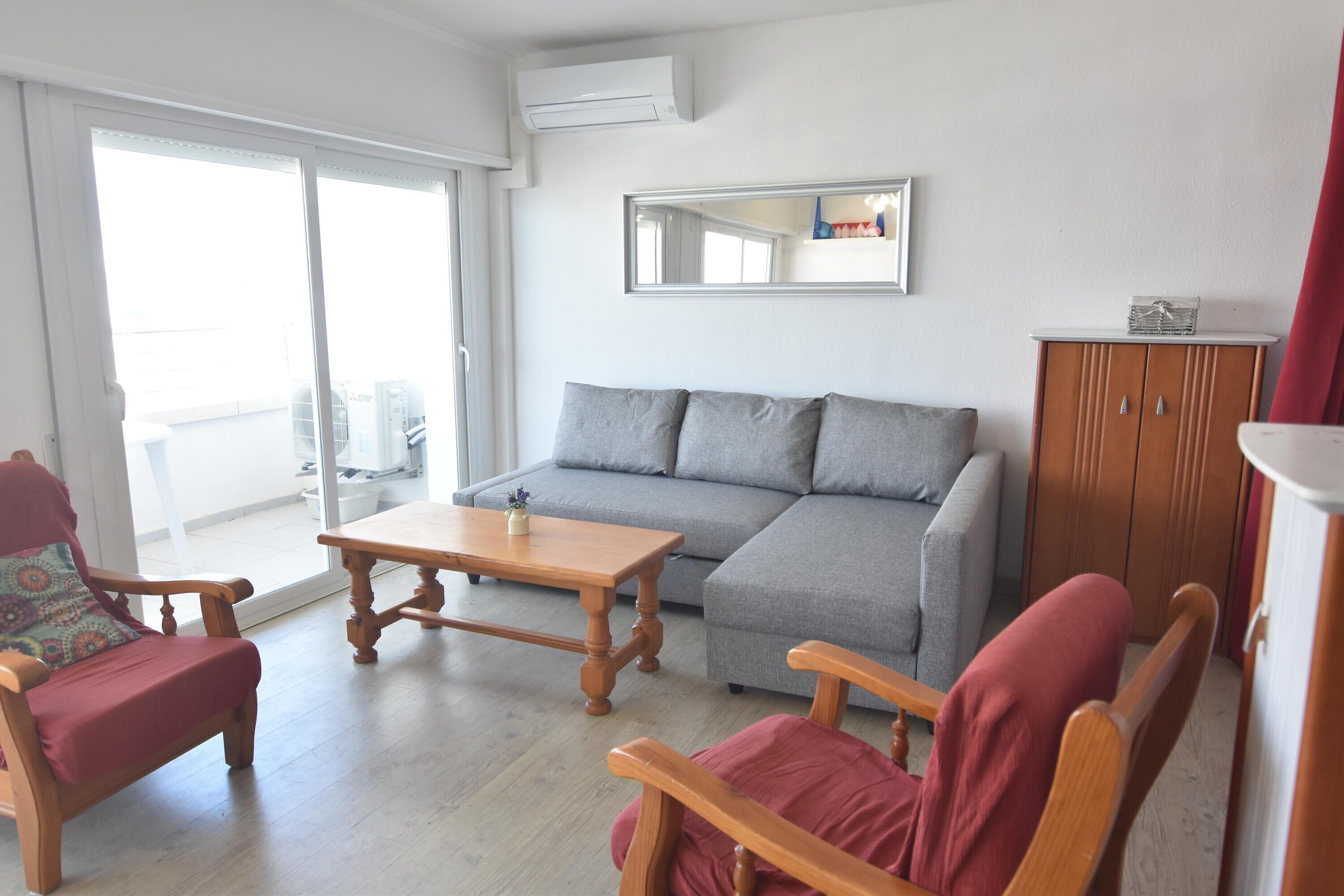 Frontline Beach Apartment In Roses, Costa Brava! 2 Bedrooms, Pool, Free Wi-fi. Book Now! - Roses