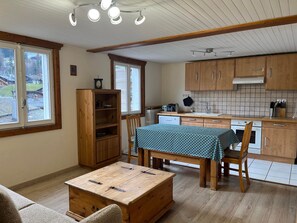 Fridge, microwave, oven, dishwasher - Charming 2-Bedroom Apartment, Village Center, Ski Nearby, Wifi Included (La Clusaz)