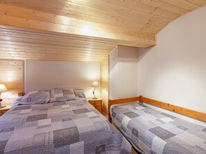 2 bedrooms, free WiFi - Charming 2-Bedroom Apartment, Village Center, Ski Nearby, Wifi Included (La Clusaz)