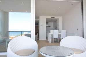 Dining - Luxury Apartment on the Beach in Roses, Costa Brava! 2 Bedrooms, Sea Views, Free Wi-Fi. Book now! (Roses)