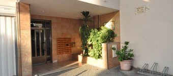 Holiday rental in Roses, Costa Brava: Cozy apartment with mountain views, 1 km from Santa Margarita beach.