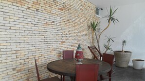 Tempat makan luar