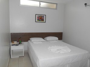 Minibar, wifi gratis, ropa de cama