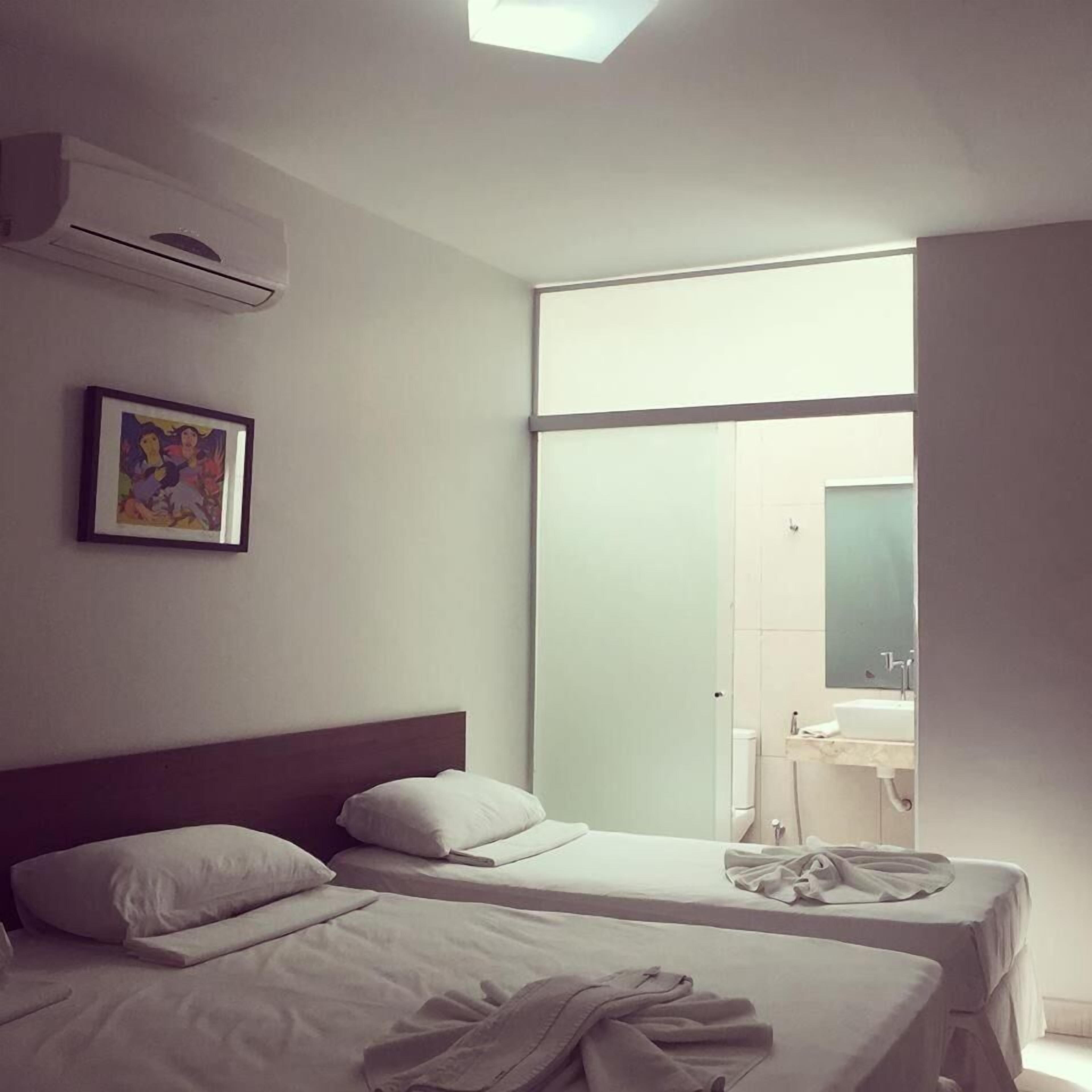 Minibar, wifi gratis y ropa de cama 