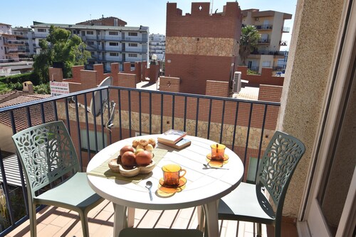 Studio Cosy à 300m de la Plage à Roses, Costa Brava ! Capacité 3 Personnes, Terrasse, TV. Reserve maintenant!