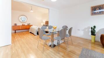 Apartment, 2 Bedrooms | In-room dining