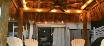 CASA NAUTICA @ KCB•TIKIHUT•BIKES•KAYAKS•PADDLE-BOARDS•CABANA CLUB W BEACH & POOL