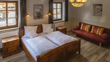 Dreibettzimmer, eigenes Bad | Schreibtisch, Verdunkelungsvorhänge, Bügeleisen/Bügelbrett