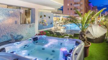 Outdoor pool, pool loungers