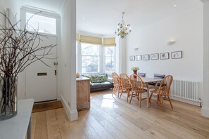 House, 3 Bedrooms | In-room dining - Vauxhall Oasis - 3 Bed House by BaseToGo (London)