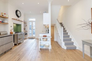 House, 3 Bedrooms | Private kitchen | Full-size fridge, microwave, oven, stovetop - Vauxhall Oasis - 3 Bed House by BaseToGo (London)