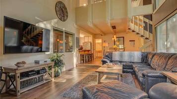 Kondominium, Beberapa Tempat Tidur, hot tub | Ruang keluarga | TV layar datar, perapian, dan stasiun docking MP3