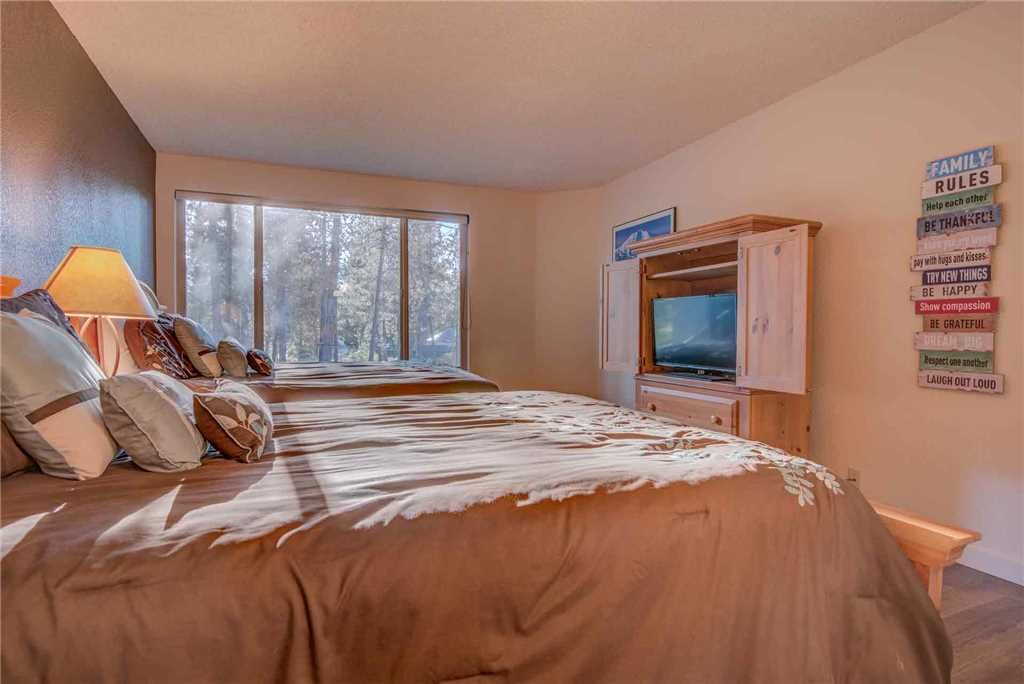 2 bedrooms, laptop workspace, free WiFi, bed sheets