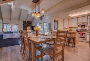 Appart'hôtel, plusieurs lits, bain à remous | Cuisine privée