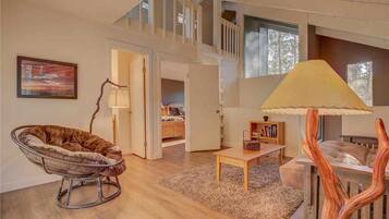 Kondominium, Beberapa Tempat Tidur, hot tub | Ruang keluarga | TV layar datar, perapian, dan stasiun docking MP3