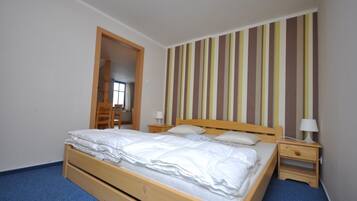 Room (Apartman 2+2) | Blackout drapes, cribs/infant beds, rollaway beds, bed sheets