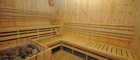 Sauna, hot tub, steam room