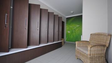 Sauna, hot tub, steam room