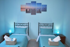 Kamar Triple, ensuite | Seprai premium, meja kerja, Wi-Fi gratis, dan seprai linen