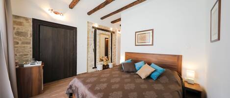 Double Room | Minibar, in-room safe, desk, soundproofing